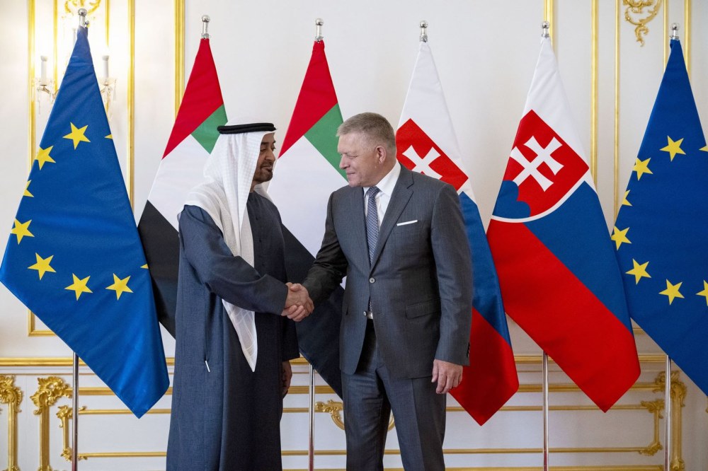خلال زيارة عمل..رئيس الدولة يبحث مع رئيس وزراء سلوفاكيا علاقات التعاون والتطورات الإقليمية
