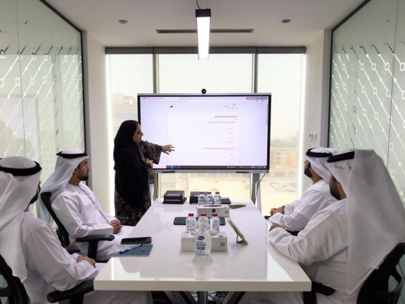 “تريندز باروميتر” يستقبل طلبة من جامعة الإمارات والجامعة الأمريكية في دبي ضمن برنامج التدريب العملي