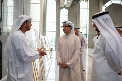 منصور بن زايد يزور مجمع زايد لبحوث الأعشاب والطب التقليدي ويطلع على برامجه البحثية وخططه المستقبلية