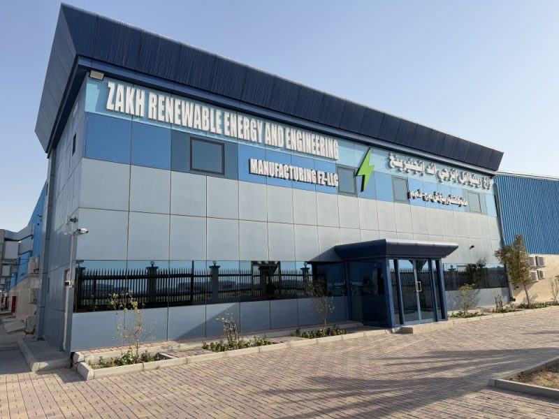 زاخ للطاقة المتجددة والهندسة والتصنيع تطلق أول منشأة خاصة متكاملة في الإمارات لتصنيع الألواح الشمسية وحلول الخلايا الكهروضوئية المدمجة في المباني (BIPV)