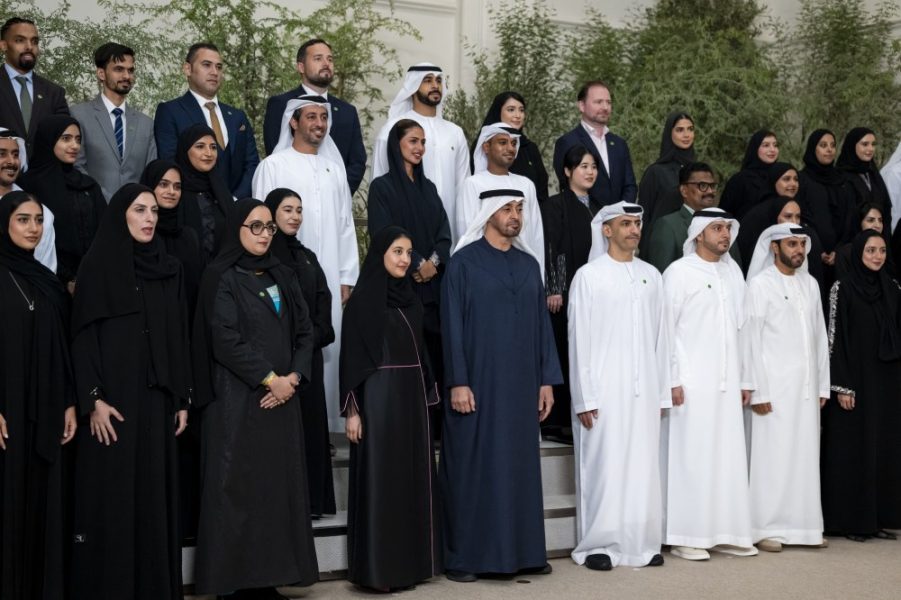 رئيس الدولة يستقبل فريق عمل جناح الإمارات في “إكسبو 2025 أوساكا” في اليابان