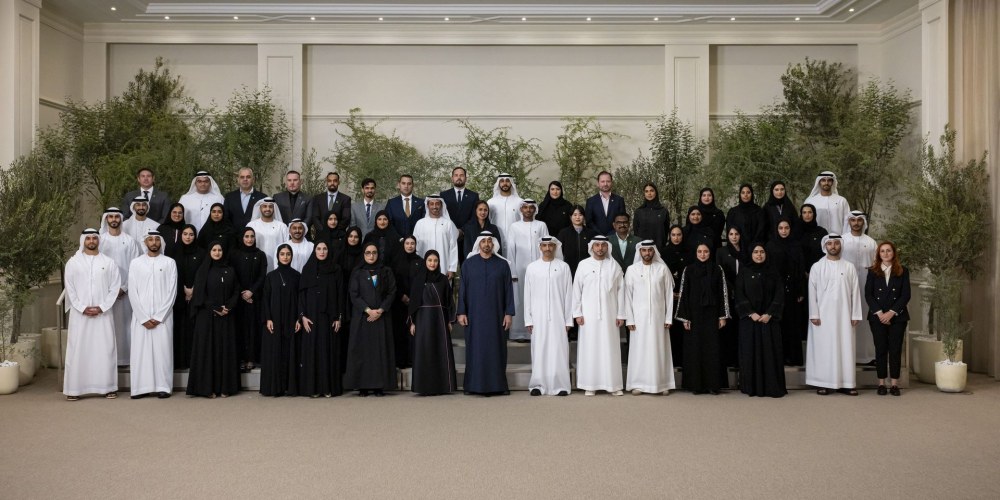 رئيس الدولة يستقبل فريق عمل جناح الإمارات في “إكسبو 2025 أوساكا” في اليابان
