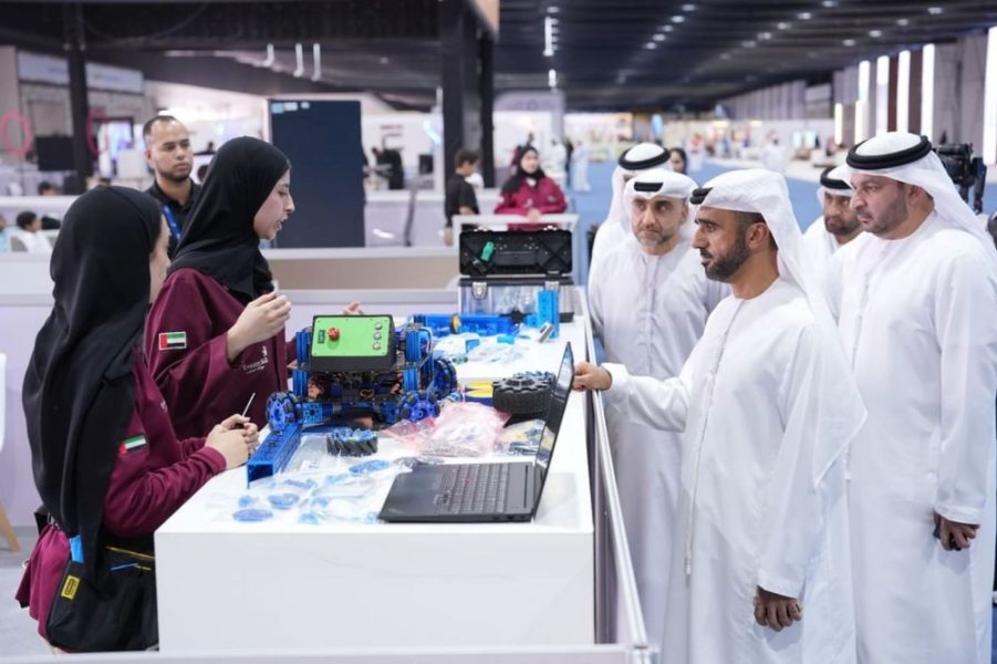 قائد القوات البرية يزور مهرجان الشيخ زايد الصيفي 2026 بالوثبة