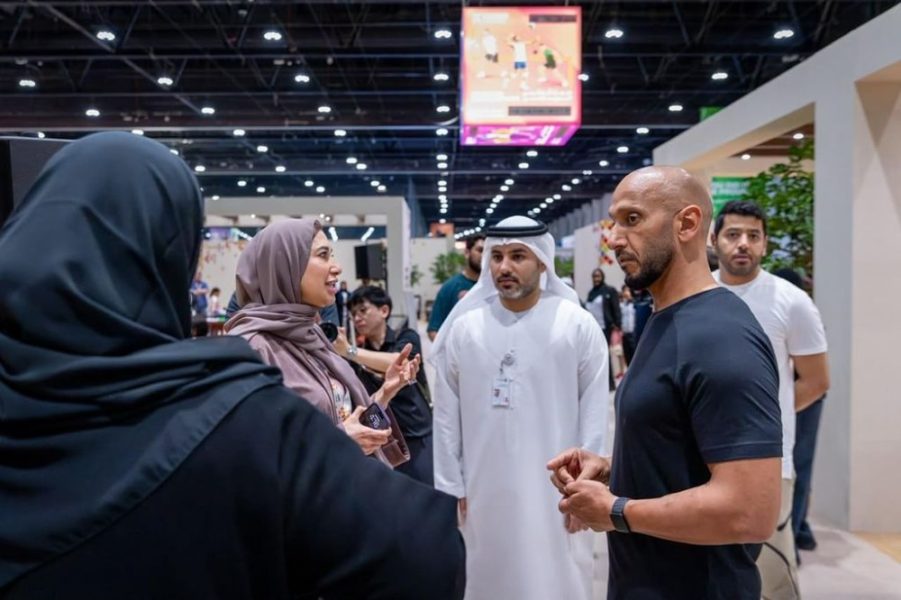 عبدالله آل حامد يشارك مجموعة من الإعلاميين وصناع المحتوى فعاليات صيف أبوظبي الرياضي