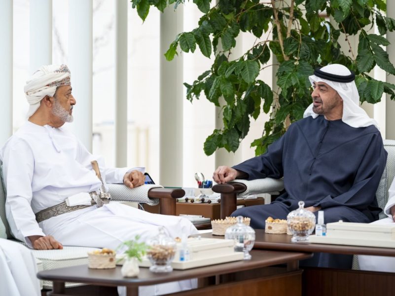 ‏رئيس الدولة وسلطان عُمان يبحثان العلاقات الأخوية بين البلدين والتطورات الإقليمية