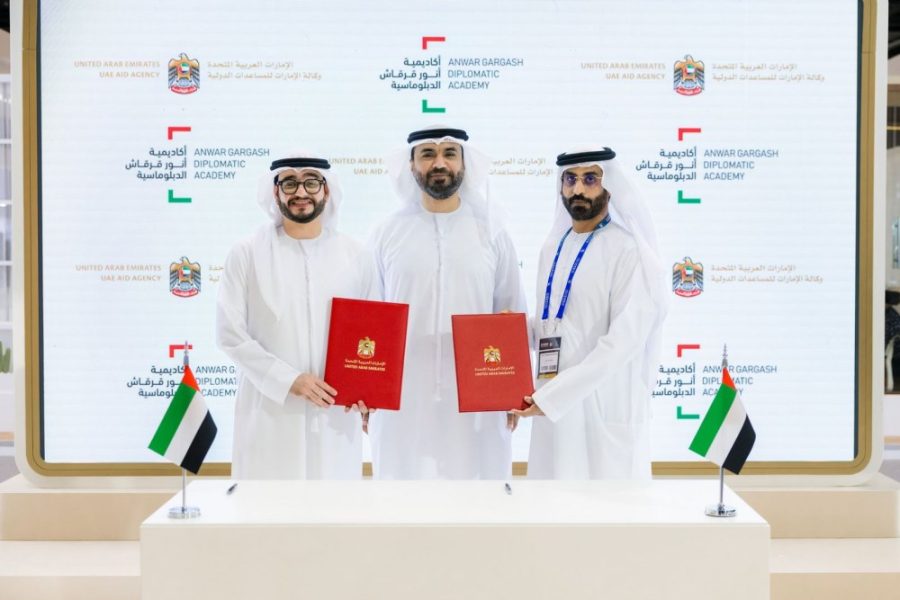 اتفاقية بين وكالة الإمارات للمساعدات الدولية وأكاديمية أنور قرقاش لتدريس ماجستير الأعمال الإنسانية والتنموية