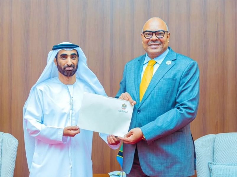 سفير الإمارات يقدم نسخة من أوراق اعتماده إلى وزير خارجية تنزانيا المتحدة
