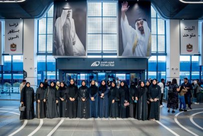 يوم المرأة الإماراتية.. موظفات جمارك أبوظبي يطلعن على منظومة قطار الاتحاد