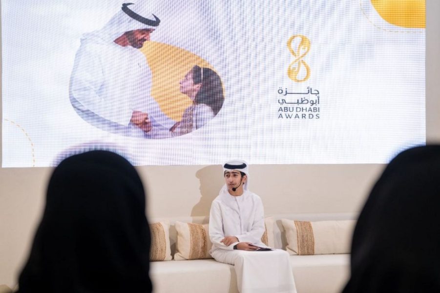 جائزة أبوظبي تستعرض دور الناشئة في ترسيخ قيم العطاء خلال “الصيد والفروسية”