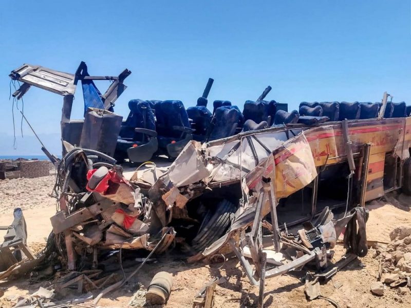 الصحة المصرية: مصرع 16 بينهم 10 أردنيين بحادث حافلة جنوب سيناء