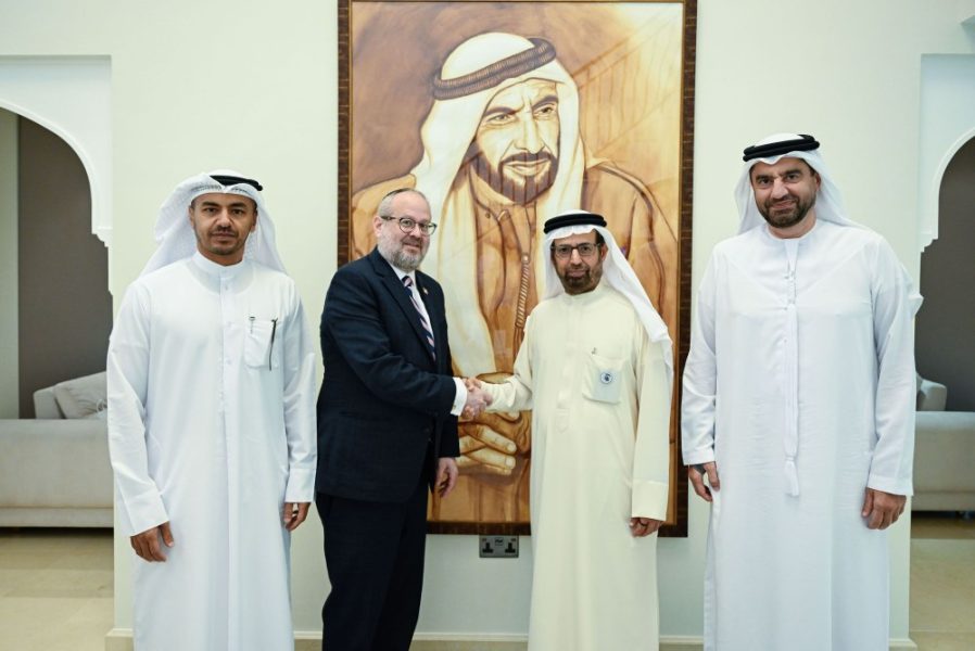علي النعيمي يستقبل المبعوث الأمريكي الخاص لرصد ومكافحة معاداة السامية