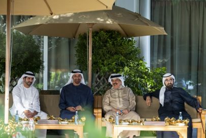 رئيس الدولة يلتقي ملك البحرين بحضور محمد بن راشد