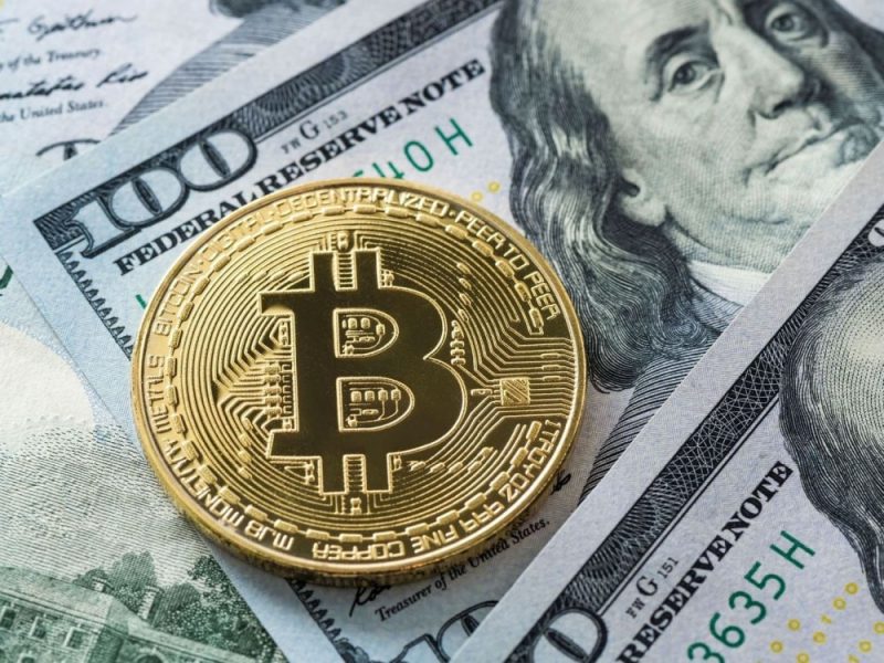 تراجع مؤشر الدولار و”بتكوين” فوق 80 ألف دولار