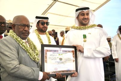 الثالث من نوعه..جزر القمر تمنح وسام الهلال الأخضر القمري برتبة فارس لرئيس تنفيذي لشركة إماراتية