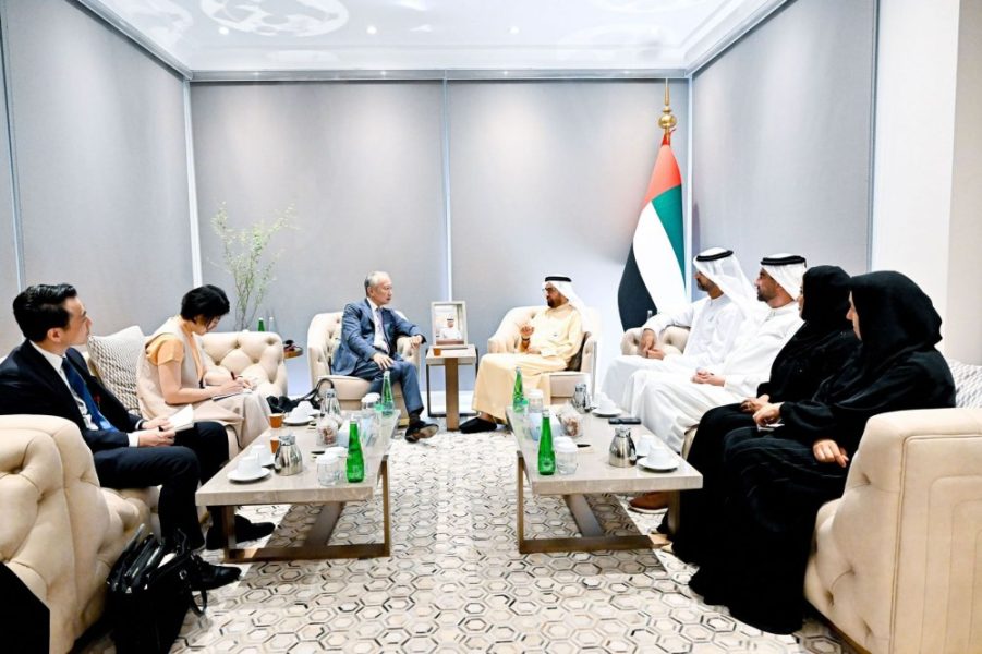 علي النعيمي ومسؤول ياباني يبحثان استدامة مساعدات غزة