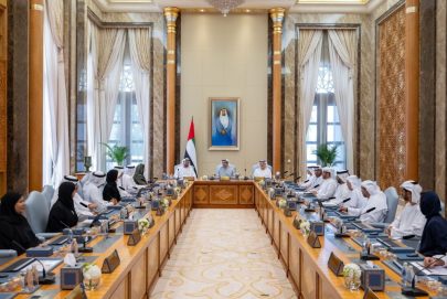 المجلس الوزاري للذكاء الاصطناعي والتنمية برئاسة منصور بن زايد يستعرض المرحلة الثانية من مشروع الذكاء الاصطناعي المساعد