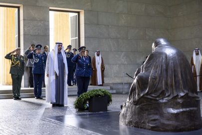 في إطار”زيارة دولة” إلى ألمانيا .. رئيس الدولة يزور النصب التذكاري المركزي في برلين