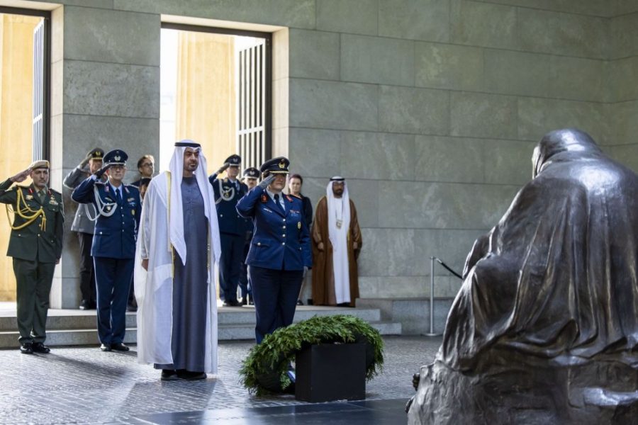 رئيس الدولة يزور النصب التذكاري المركزي في برلين