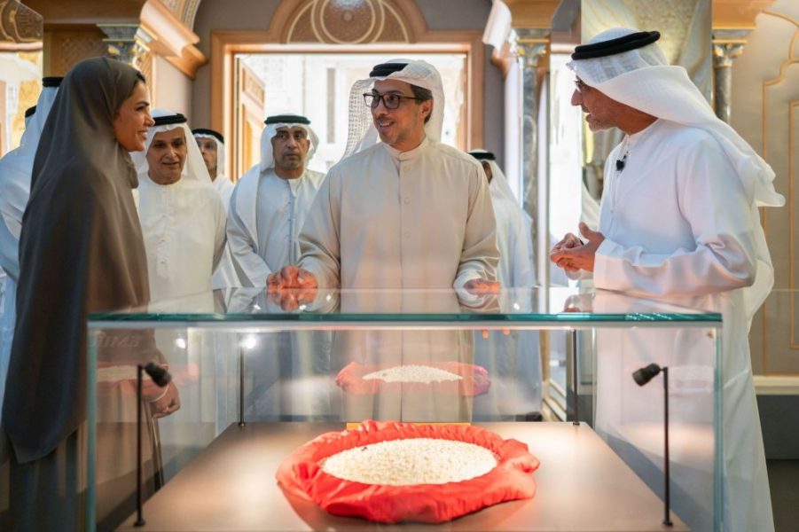 منصور بن زايد يفتتح معرض “إماراتُ الدُّرِ والطيب: إرثٌ متأصلٌ ومستقبلٌ متجدّد”