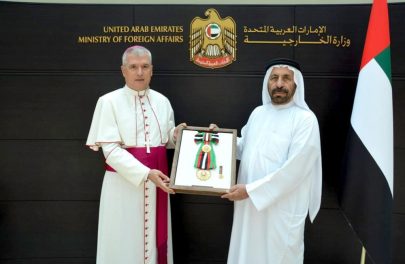 رئيس الدولة يمنح سفير الكرسي الرسولي لدى الدولة وسام زايد الثاني من الطبقة الأولى