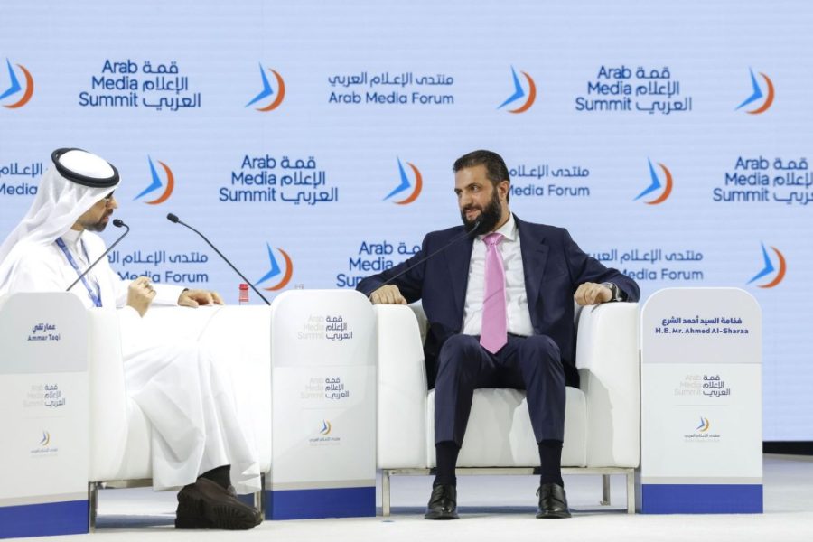 بحضور أحمد بن محمد .. الرئيس السوري يشارك الحضور في قمة الإعلام العربي 2026 في دبي رؤية شاملة حول مستقبل بلاده والمنطقة