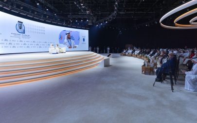 بحضور لطيفة بنت محمد خلال قمة الإعلام العربي 2026 عبدالله آل حامد: الذكاء الاصطناعي واقع علينا الاستعداد له.. واللمسة الإنسانية تظل جوهرية