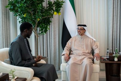 منصور بن زايد والرئيس السنغالي يبحثان فرص تعزيز التعاون بين البلدين