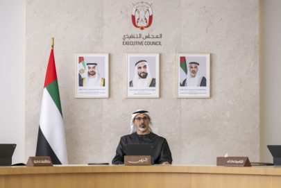 خالد بن محمد بن زايد يترأس أول اجتماع للمجلس التنفيذي لإمارة أبوظبي يستخدم منصة الذكاء الاصطناعي المساعد