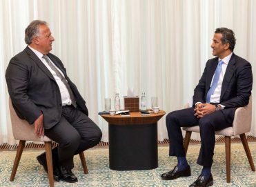 سعيد الهاجري يبحث مع رئيس “موديرنا” فرص الاستثمار والتعاون في الصناعات الدوائية المتقدمة