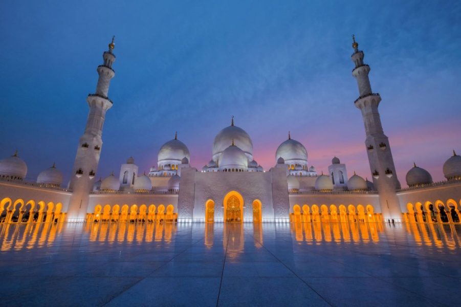 جامع الشيخ زايد الكبير يرسخ مكانته معلماً إماراتياً عالمياً وتجربة على مدار الساعة