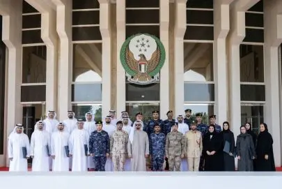 كرم فريق العملية تقديراً لجهودهم الإنسانية.. سيف بن زايد: رجال “الفارس الشهم 3” يعملون بصمت وأثرهم يتحدث عنهم