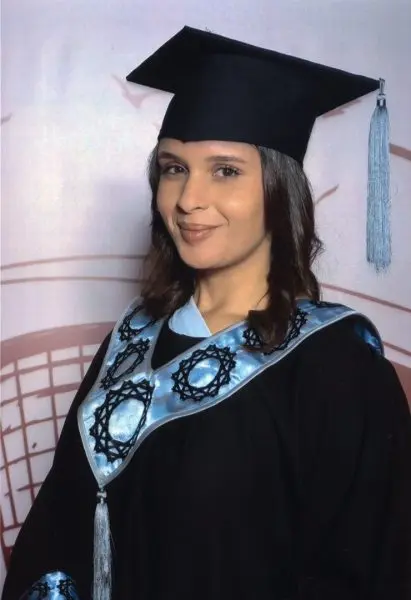 فنانة تشكيلية مصرية تتخرج من جامعة زايد في الفنون الجميلة
