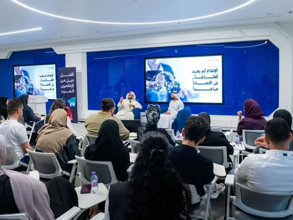 عبدالله آل حامد: الإمارات هيأت للشباب بيئة تفتح أبواب الفرص وتصقل المواهب وتمنح الطموح مساحته ليصبح إنجازاً