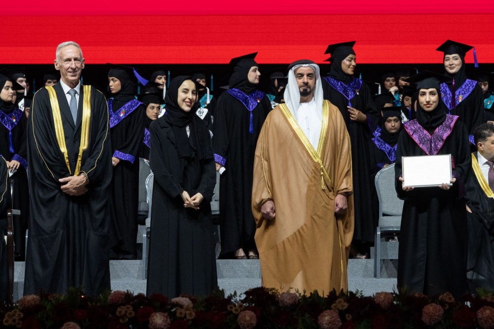سيف بن زايد يشهد حفل تخريج دفعة “صناع المستقبل” 2026 من جامعة زايد