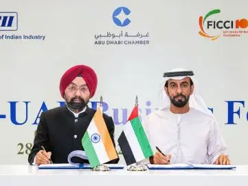 غرفة أبوظبي واتحاد غرف التجارة والصناعة الهندية يوسّعان الشراكة بين مجتمعي الأعمال في أبوظبي والهند