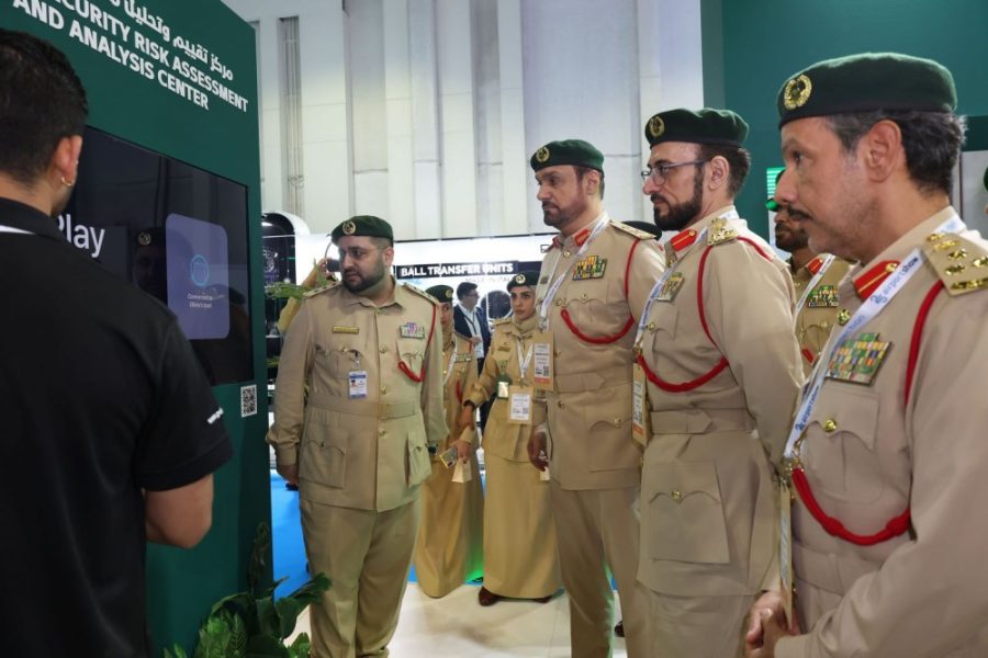 شرطة دبي تستعرض 10 خدمات أمنية متخصصة وأنظمة ذكية في معرض المطارات دبي