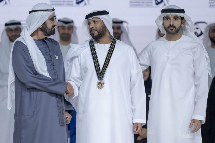 بحضور محمد بن راشد.. حمدان بن محمد يقلد مروان بن غليطة وسام محمد بن راشد للقيادة