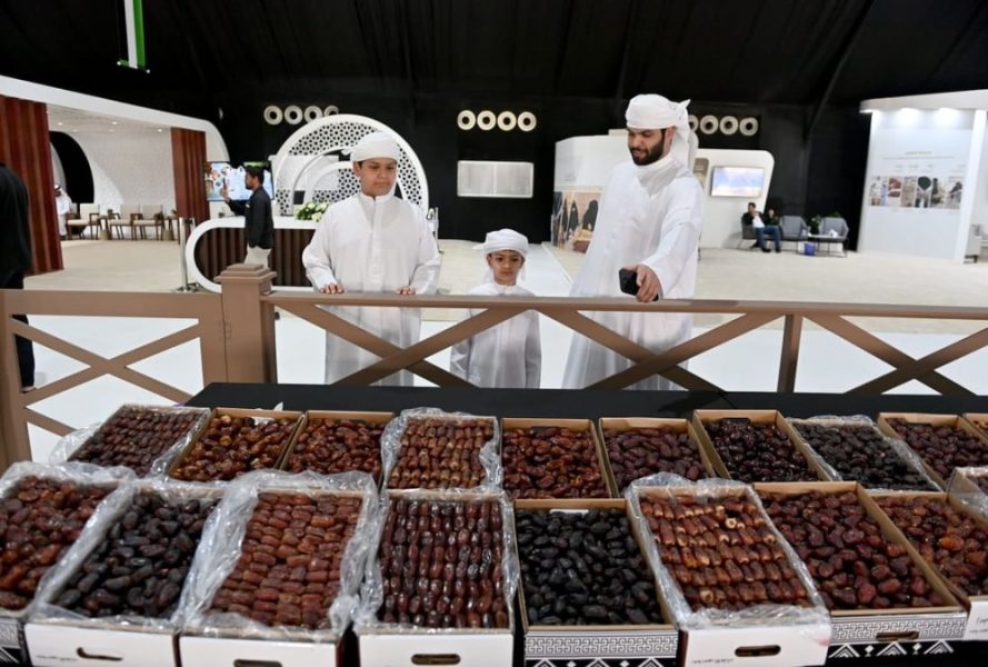تحت رعاية حمدان بن زايد.. مهرجان الظفرة للتمور ينطلق غدا والكويت ضيف الشرف تحت رعاية حمدان بن زايد.. مهرجان الظفرة للتمور ينطلق غدا والكويت ضيف الشرف