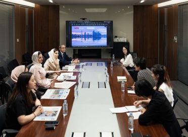 المكتب الإعلامي لحكومة دبي يبحث تعزيز التعاون الإعلامي مع “مجموعة شينزن الإخبارية” الصينية