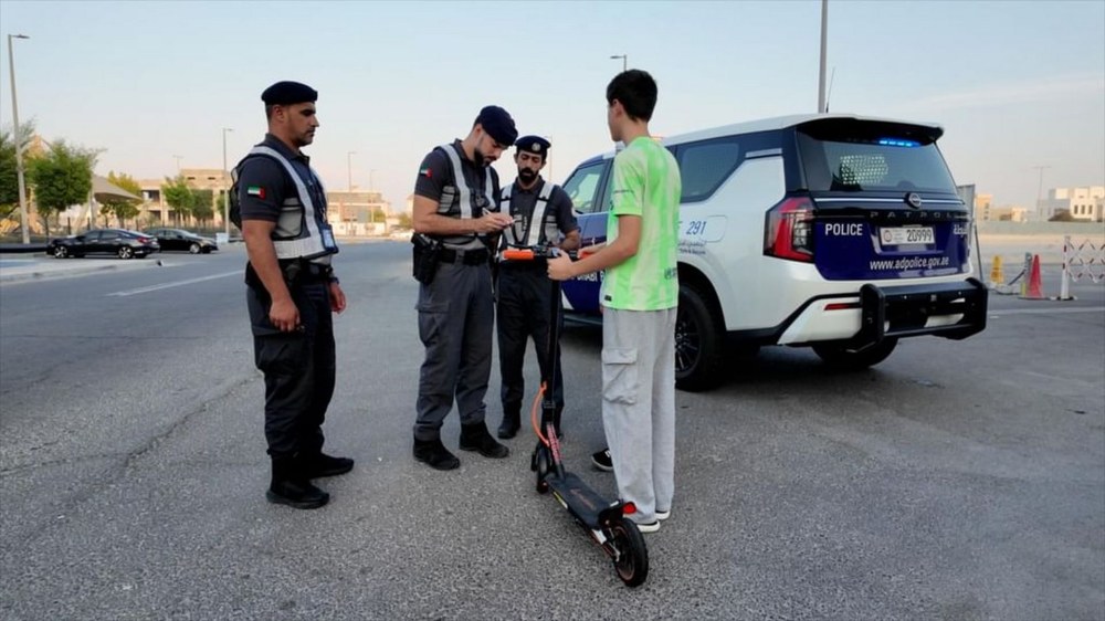 شرطة أبوظبي تحجز 9237 “سكوتر” كهربائيا مخالفا خلال 10 أشهر