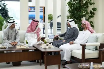 رئيس الدولة يبحث مع وزير الدفاع السعودي العلاقات الأخوية بين البلدين الشقيقين