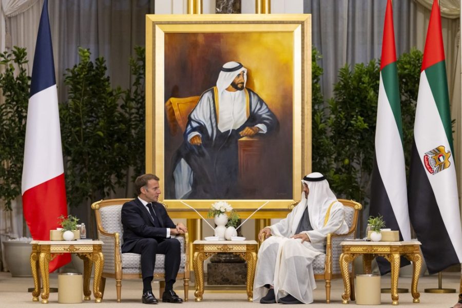 رئيس الدولة والرئيس الفرنسي يبحثان علاقات التعاون والتطورات الإقليمية رئيس الدولة والرئيس الفرنسي يبحثان علاقات التعاون والتطورات الإقليمية