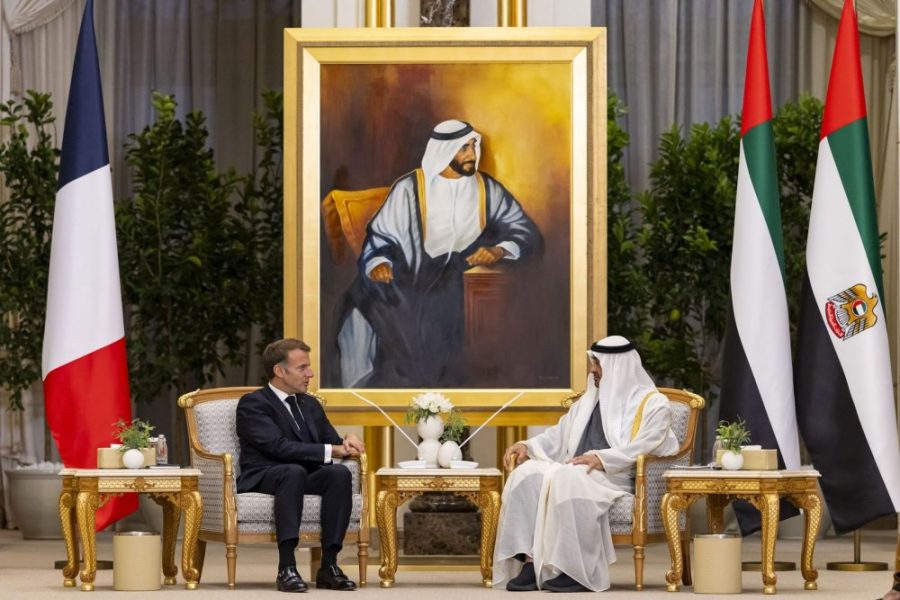 رئيس الدولة والرئيس الفرنسي يبحثان علاقات التعاون والتطورات الإقليمية
