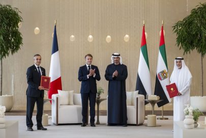 ‏⁧‫رئيس الدولة‬⁩ والرئيس إيمانويل ماكرون يشهدان إعلان إطار عمل الشراكة الدفاعية الإستراتيجية بين ⁧‫دولة الإمارات‬⁩ وفرنسا‬⁩