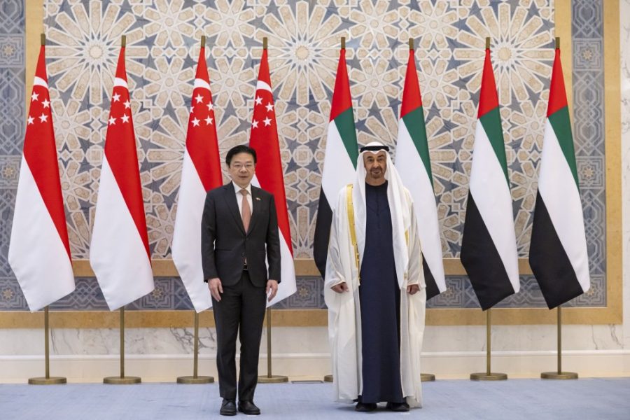 جرت له مراسم استقبال رسمية..رئيس الدولة يستقبل رئيس وزراء سنغافورة