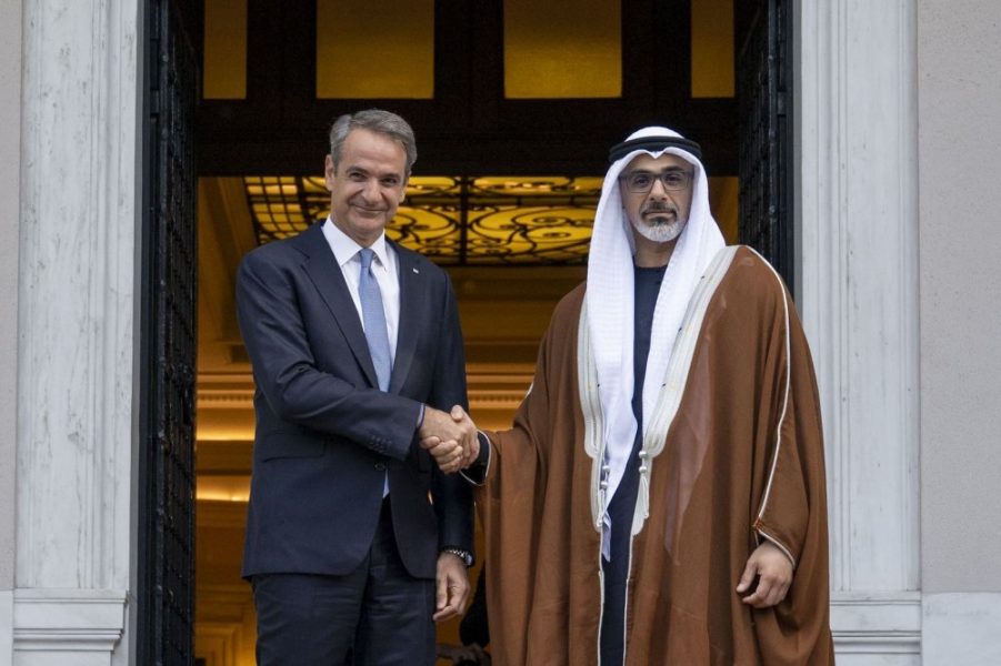 ولي عهد أبوظبي ورئيس وزراء اليونان يبحثان سُبل تعزيز الشراكة الإستراتيجية بين البلدين