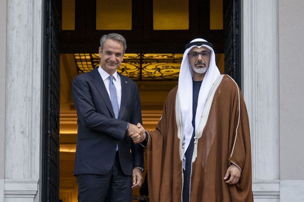 ولي عهد أبوظبي ورئيس وزراء اليونان يبحثان سُبل تعزيز الشراكة الإستراتيجية بين البلدين