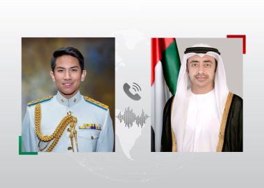 عبدالله بن زايد ووزير الخارجية في بروناي يبحثان هاتفياً العلاقات الثنائية بين البلدين