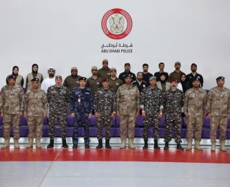 شرطة أبوظبي تطلع وفدًا كويتيًا على أفضل ممارسات التفتيش الأمني K9