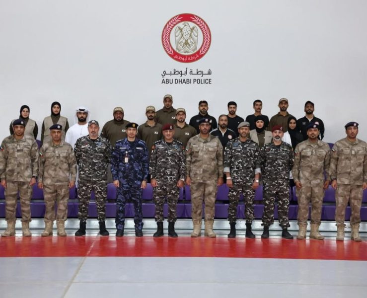 شرطة أبوظبي تطلع وفدًا كويتيًا على أفضل ممارسات التفتيش الأمني K9